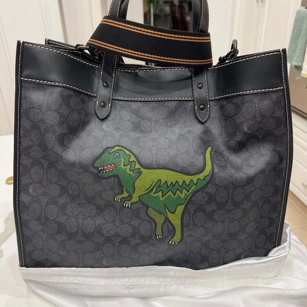 crossbody travel duffel bag Large Bags With Shoe Compartment Tote B693 Keychain Color:Golden Massacre - MMG and durability without compromise Jump into Reel Life: